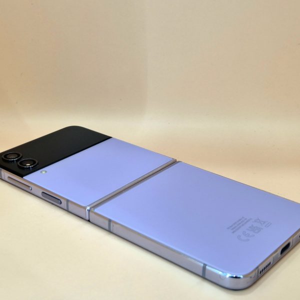 Galaxy Z Flip 4 - 128GB – Purple and Black – Unlocked With Box
